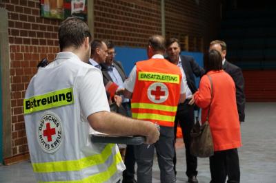 Ueber 300 Fluechtlinge werden ab heute in Esslingen untergebracht - Stadt und DRK bereiten sich darauf vor